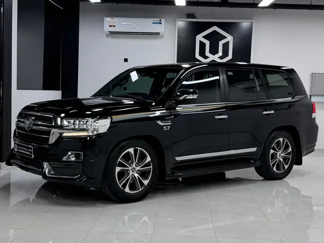 صورة 2020 تويوتا لاند كروزر VXR جراند تورينج S