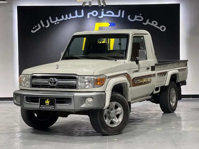 صورة 2022 تويوتا لاند كروزر 70