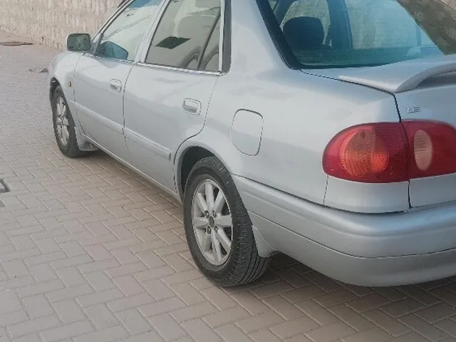 صورة 2000 تويوتا كورولا