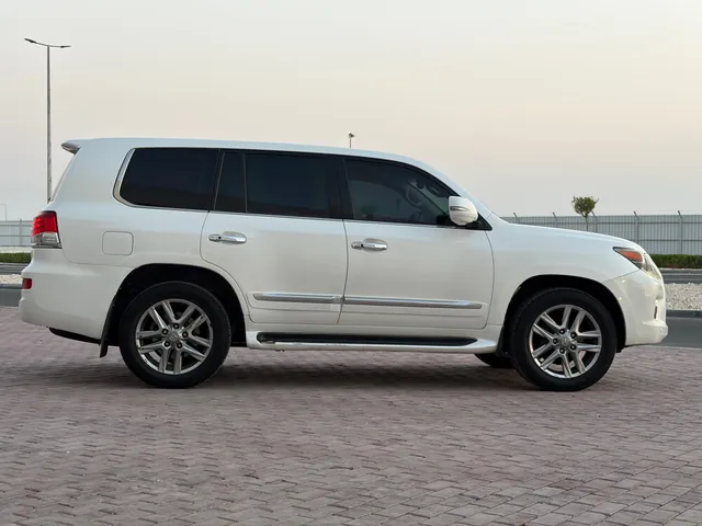 Photo of 2013 Lexus LX 570 S
