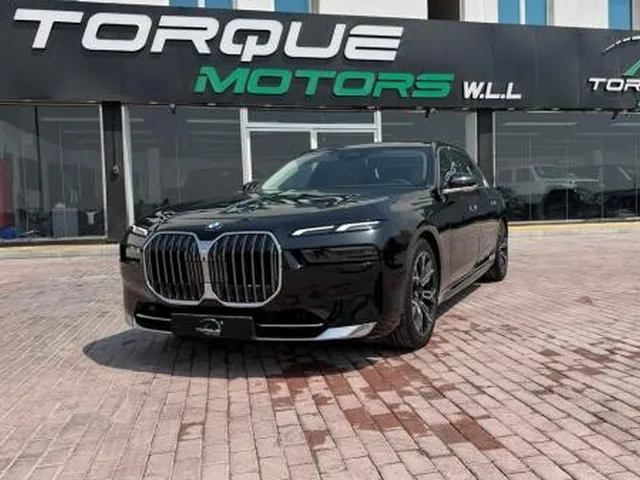 صورة 2026 بي إم دبليو الفئة السابعة 740i