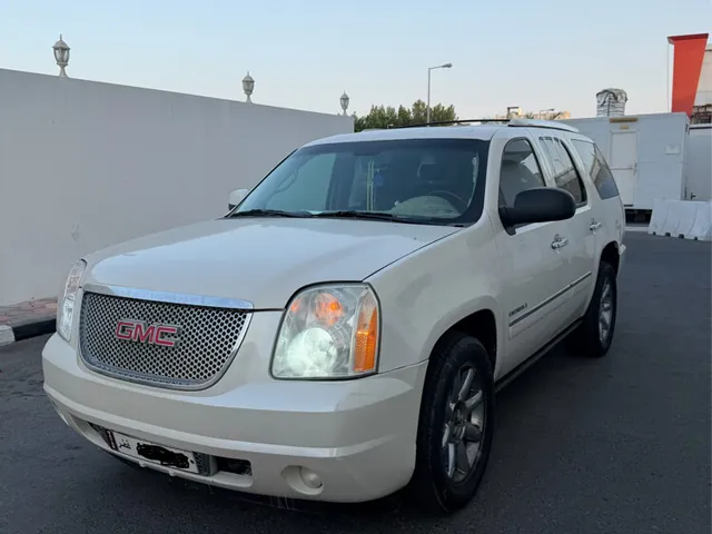 Photo of 2010 GMC Yukon Denali