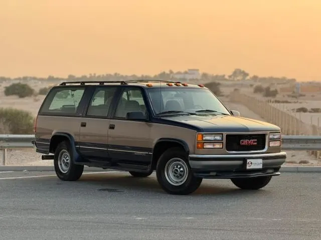 Photo of 1995 GMC Suburban