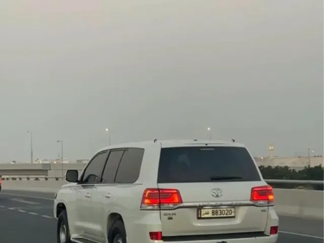 صورة 2019 تويوتا لاند كروزر GXR
