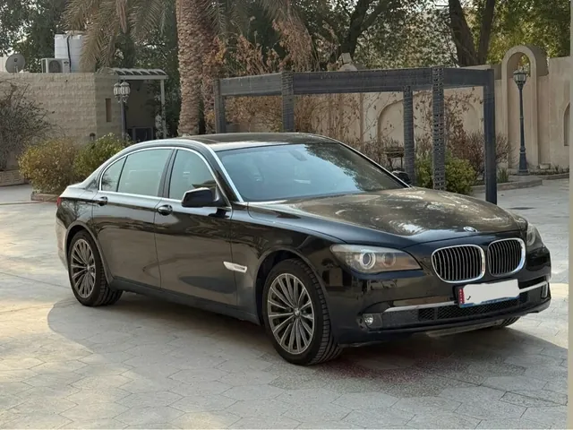 صورة 2012 بي إم دبليو الفئة السابعة 730Li