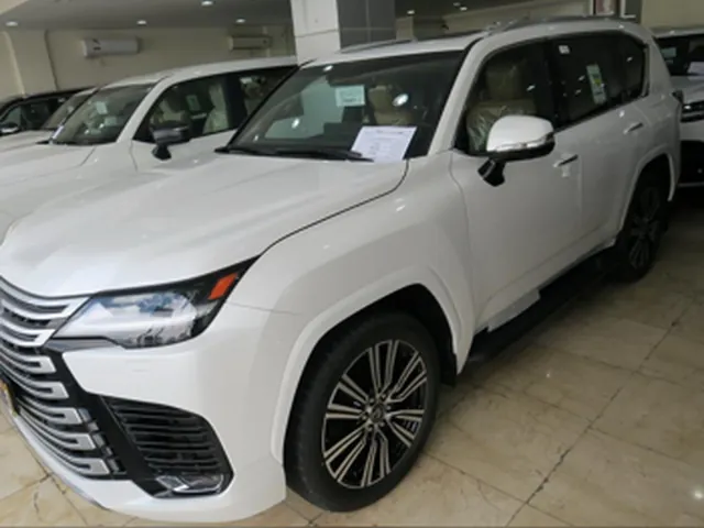 صورة 2026 لكزس LX 600 لكجري