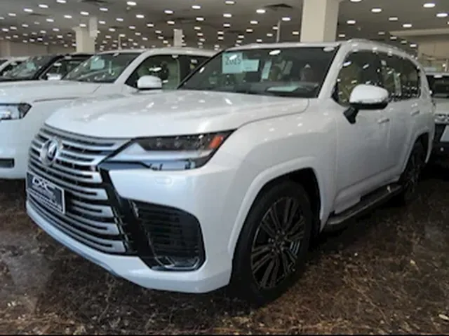 صورة 2025 لكزس LX 600 لكجري