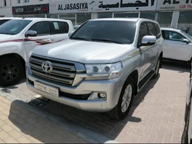 صورة 2018 تويوتا لاند كروزر VXR