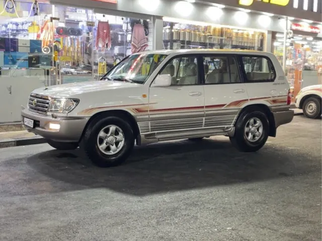 Photo of 2004 Toyota Land Cruiser GXR