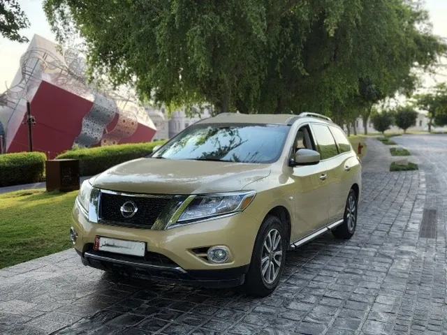 Photo of 2014 Nissan Pathfinder SE