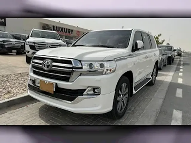 صورة 2018 تويوتا لاند كروزر VXR