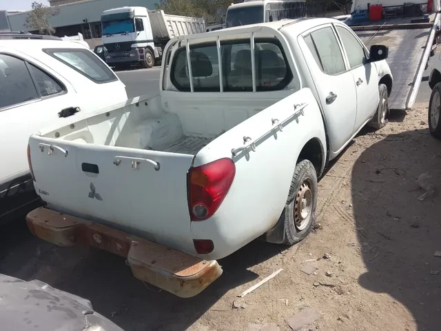 صورة 2013 ميتسوبيشي L200