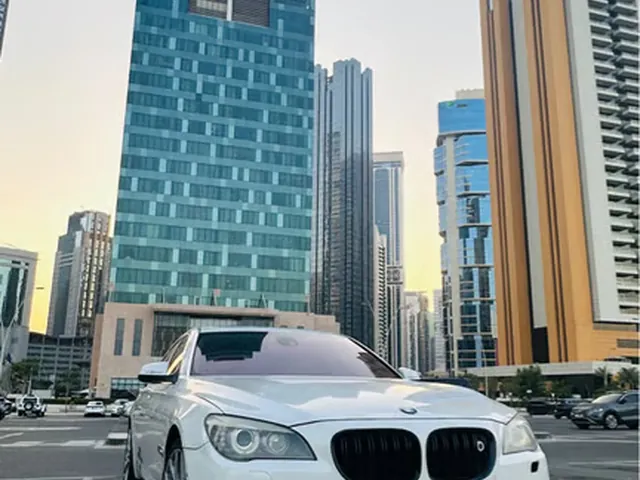صورة 2009 بي إم دبليو الفئة السابعة 750Li