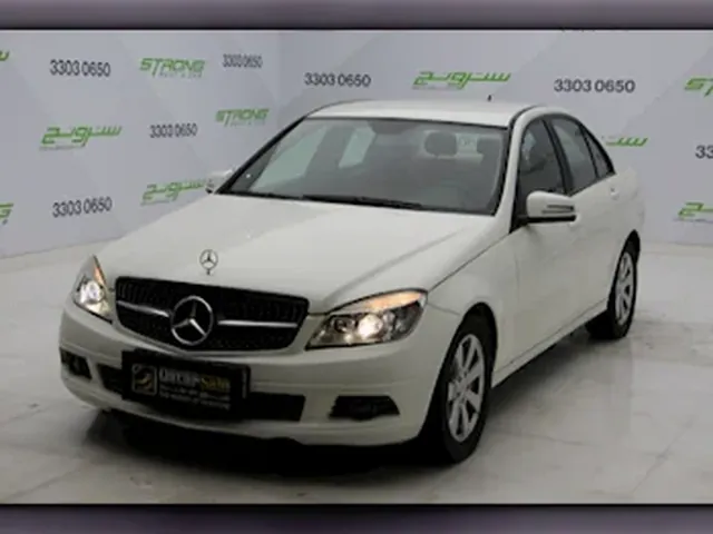 صورة 2011 مرسيدس-بنز C 180