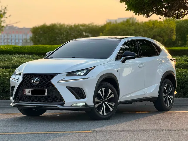 صورة 2017 لكزس NX 350 F Sport