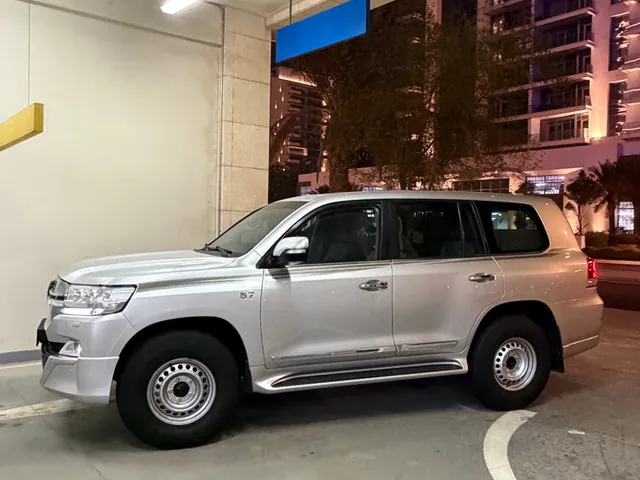 صورة 2018 تويوتا لاند كروزر VXR
