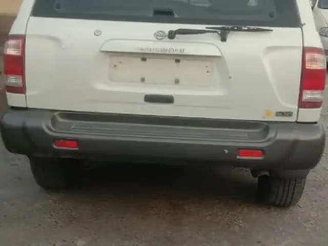 صورة 2005 نيسان باثفايندر LE