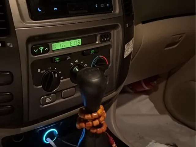 Photo of 2004 Toyota Land Cruiser GX
