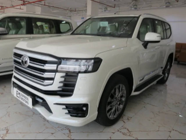 Photo of 2025 Toyota Land Cruiser GXR