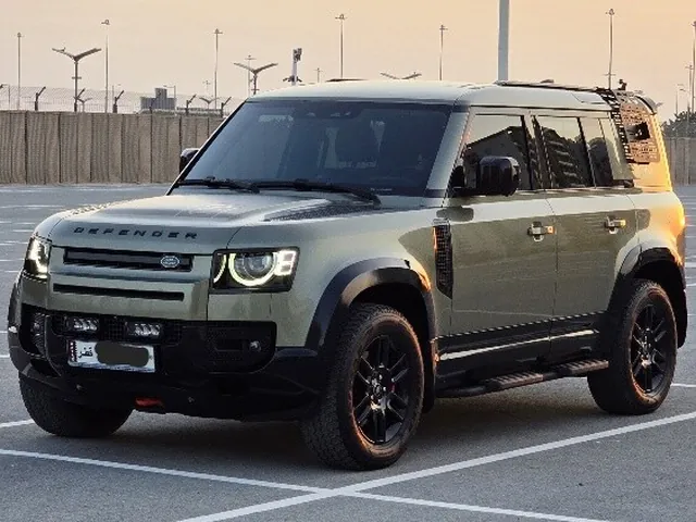 Photo of 2021 Land Rover Defender 110 SE