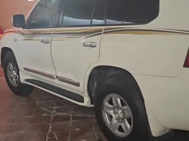 Photo of 2015 Toyota Land Cruiser GXR