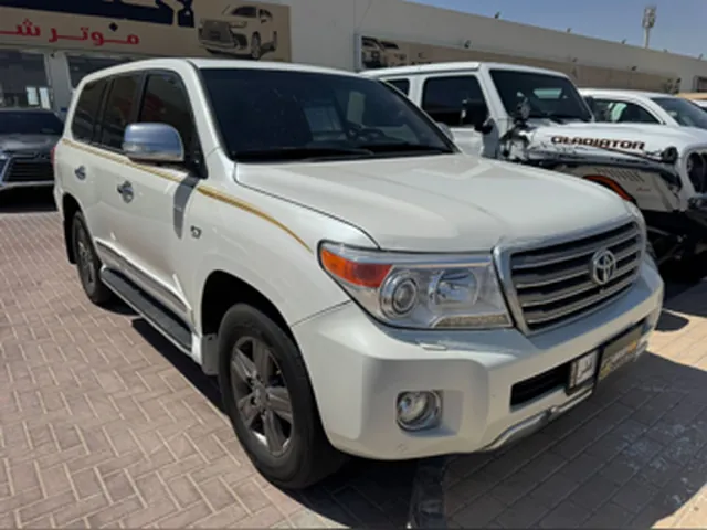 صورة 2015 تويوتا لاند كروزر VXR