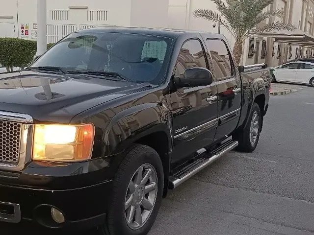 صورة 2013 جي إم سي سييرا 1500 دينالي