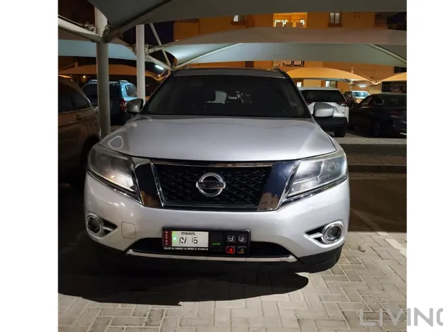 صورة 2015 نيسان باثفايندر SV