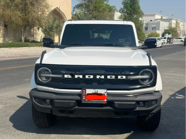 صورة 2022 فورد برونكو أوتر بانكس