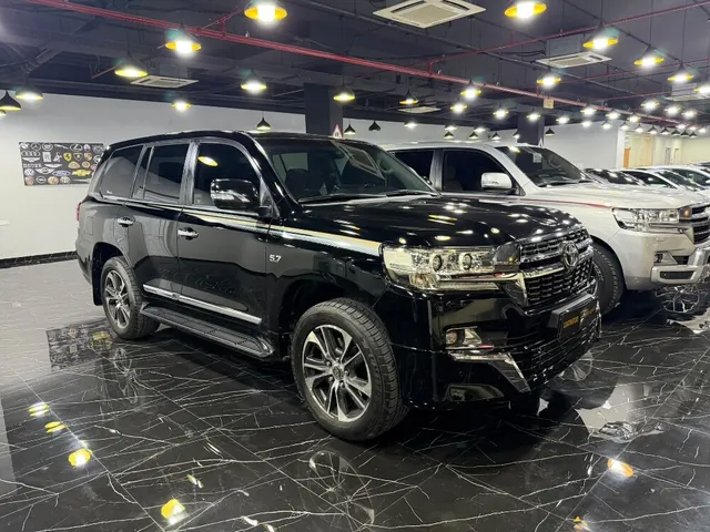 صورة 2018 تويوتا لاند كروزر VXR