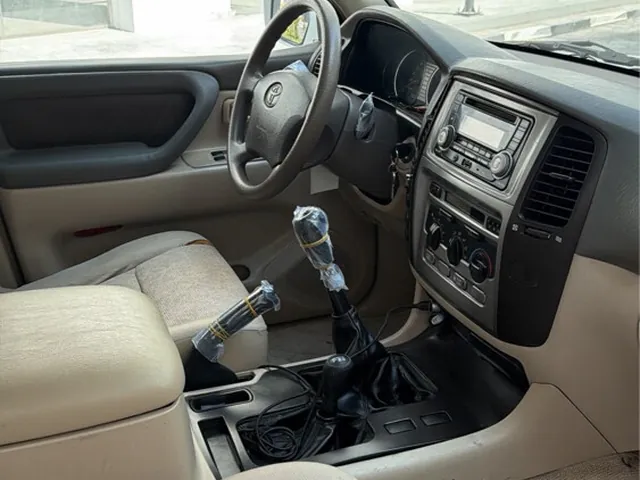 صورة 2005 تويوتا لاند كروزر GX
