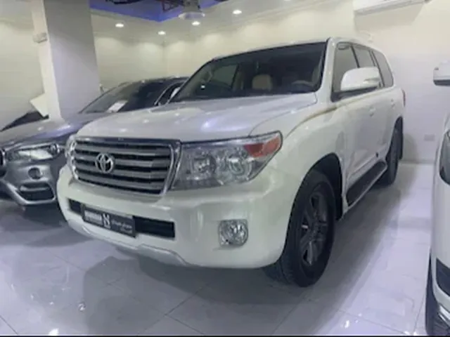 صورة 2015 تويوتا لاند كروزر VXR