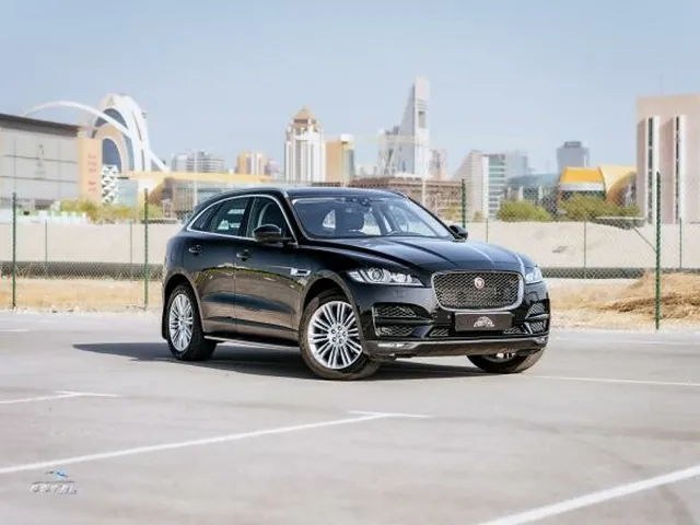 صورة 2017 جاكوار F-Pace