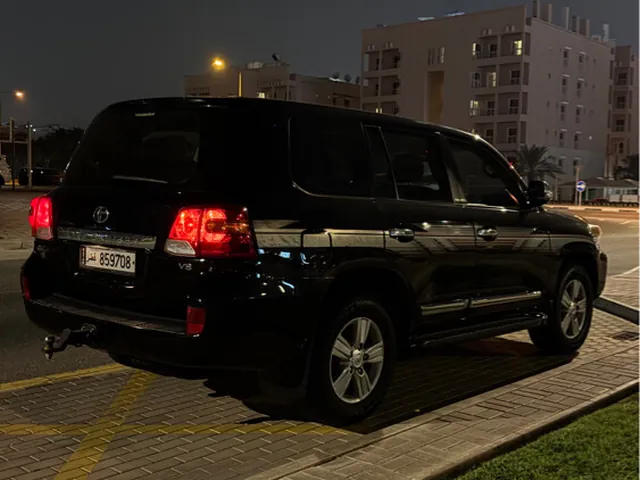 صورة 2013 تويوتا لاند كروزر GXR