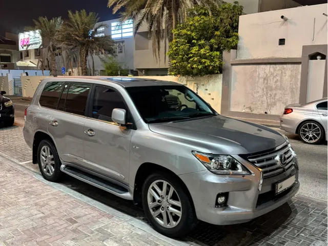 Photo of 2011 Lexus LX 570
