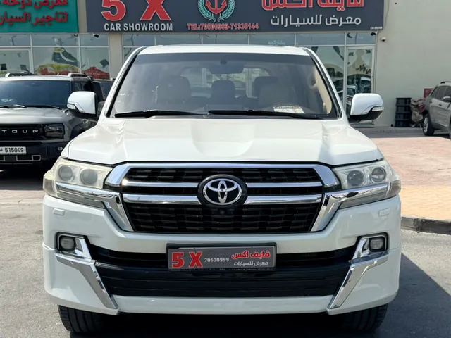 صورة 2016 تويوتا لاند كروزر VXR