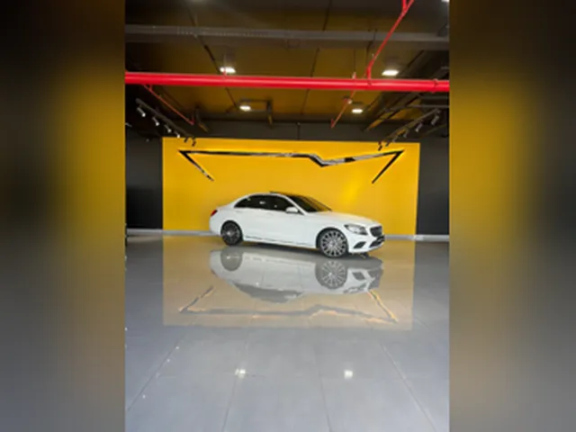 صورة 2019 مرسيدس-بنز C 300