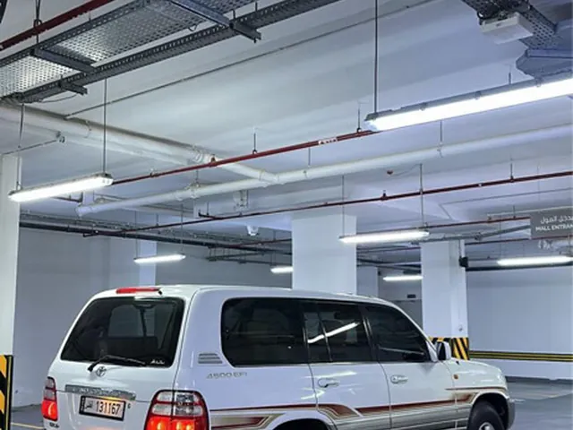 Photo of 2004 Toyota Land Cruiser 70