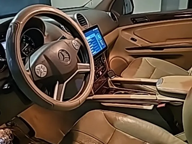 Photo of 2010 Mercedes-Benz M ML 350