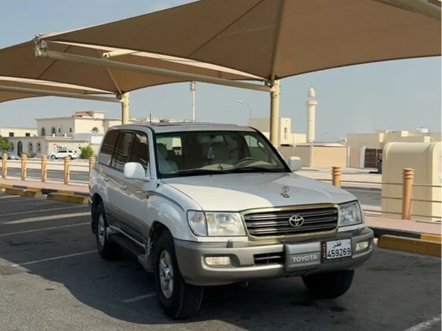 صورة 2005 تويوتا لاند كروزر VXR