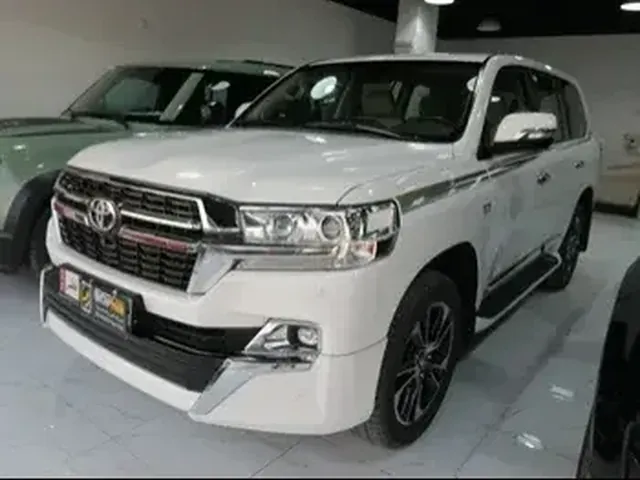 صورة 2018 تويوتا لاند كروزر VXR