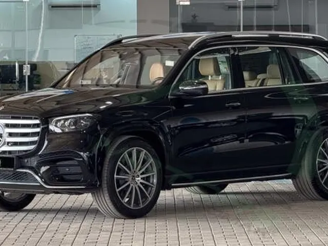 Photo of 2026 Mercedes-Benz GLS 450