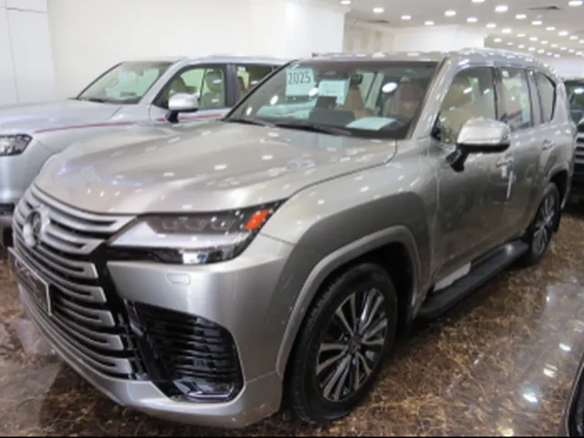 صورة 2025 لكزس LX 600 لكجري