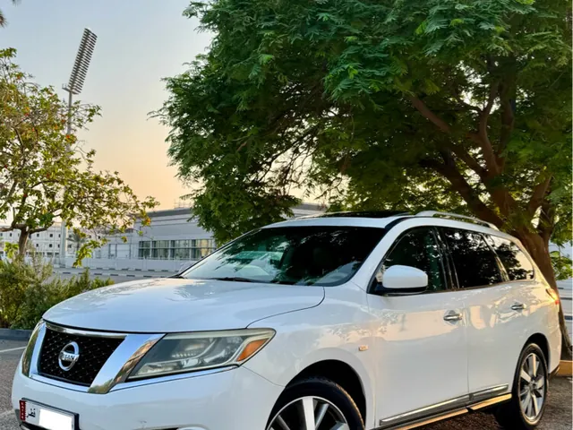 Photo of 2014 Nissan Pathfinder LE