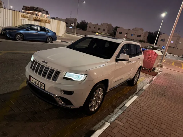 Photo of 2016 Jeep Grand Cherokee Summit