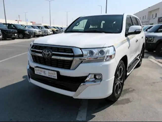 صورة 2021 تويوتا لاند كروزر VXR