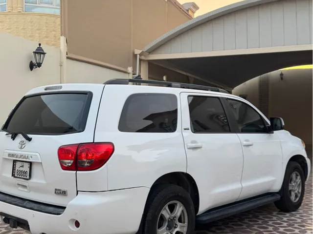 Photo of 2014 Toyota Sequoia