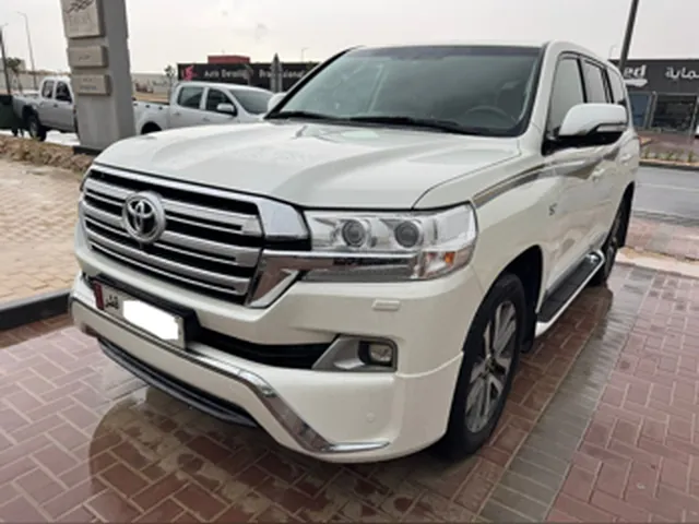 صورة 2016 تويوتا لاند كروزر VXR