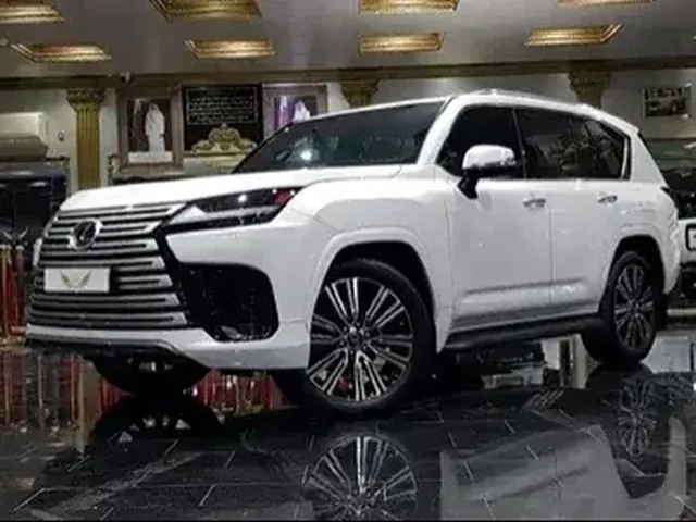 صورة 2022 لكزس LX 600