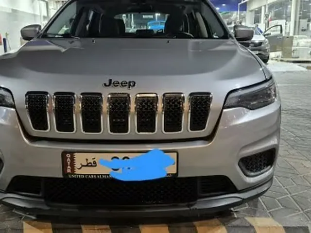 صورة 2021 جيب شيروكي سبورت